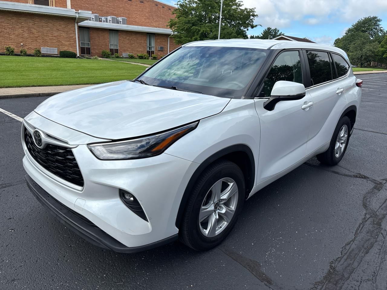 Toyota Highlander LE 4D SUV FWD 2023