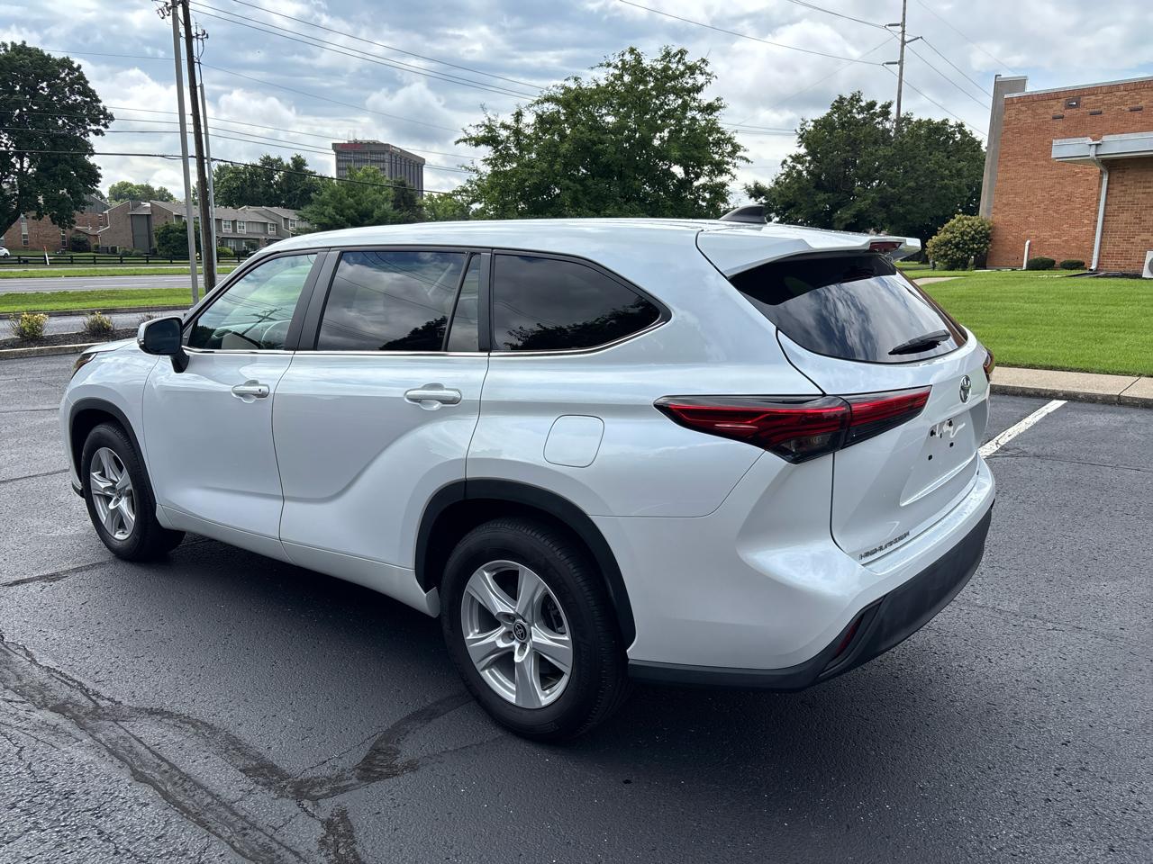 Toyota Highlander LE 4D SUV FWD 2023