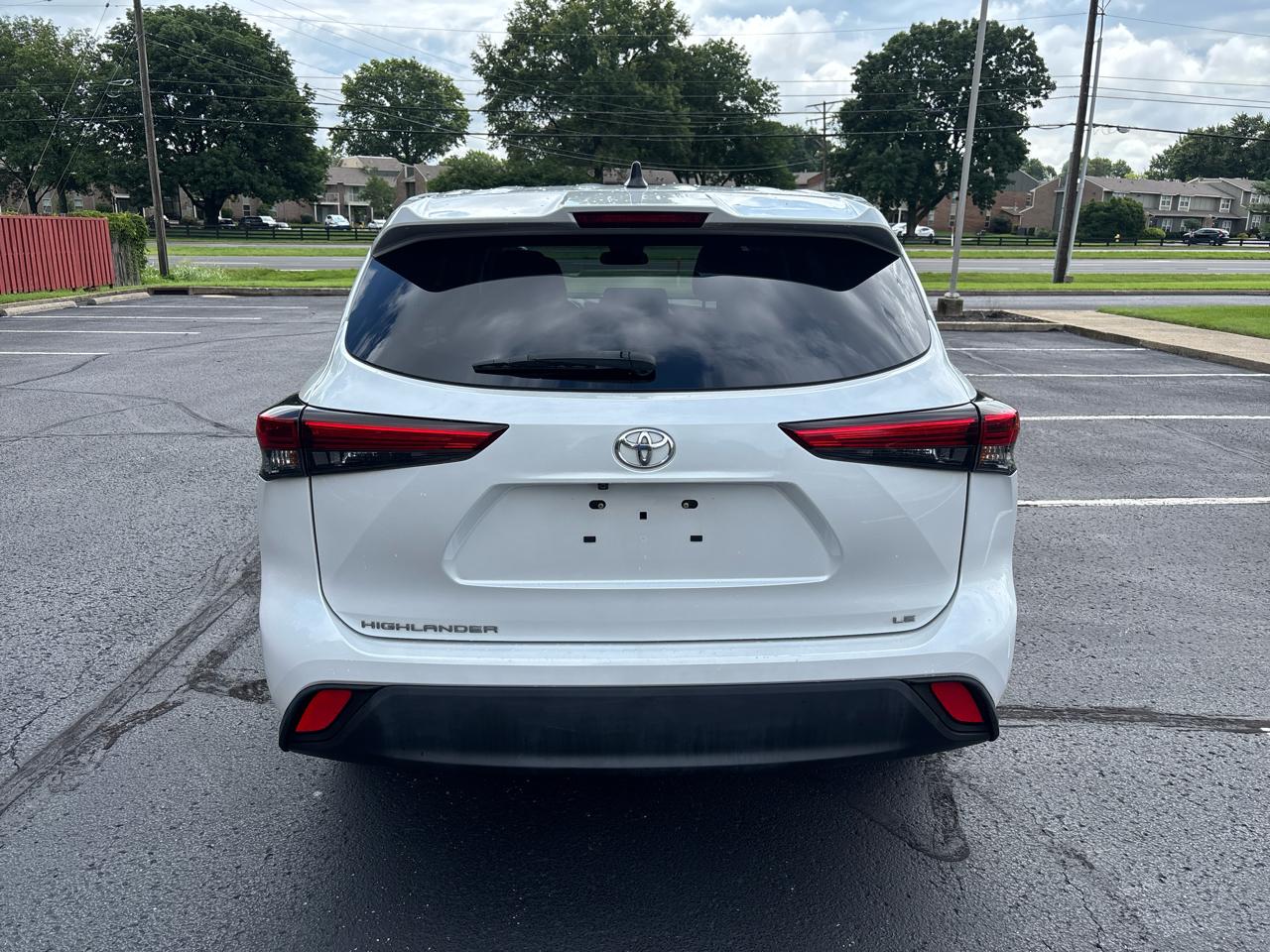 Toyota Highlander LE 4D SUV FWD 2023