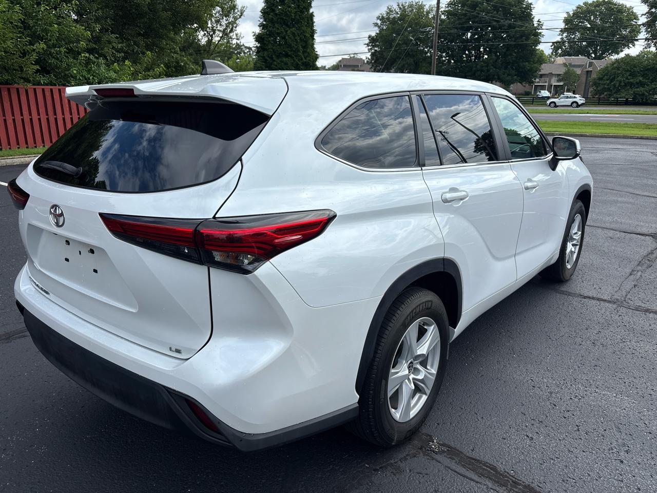 Toyota Highlander LE 4D SUV FWD 2023