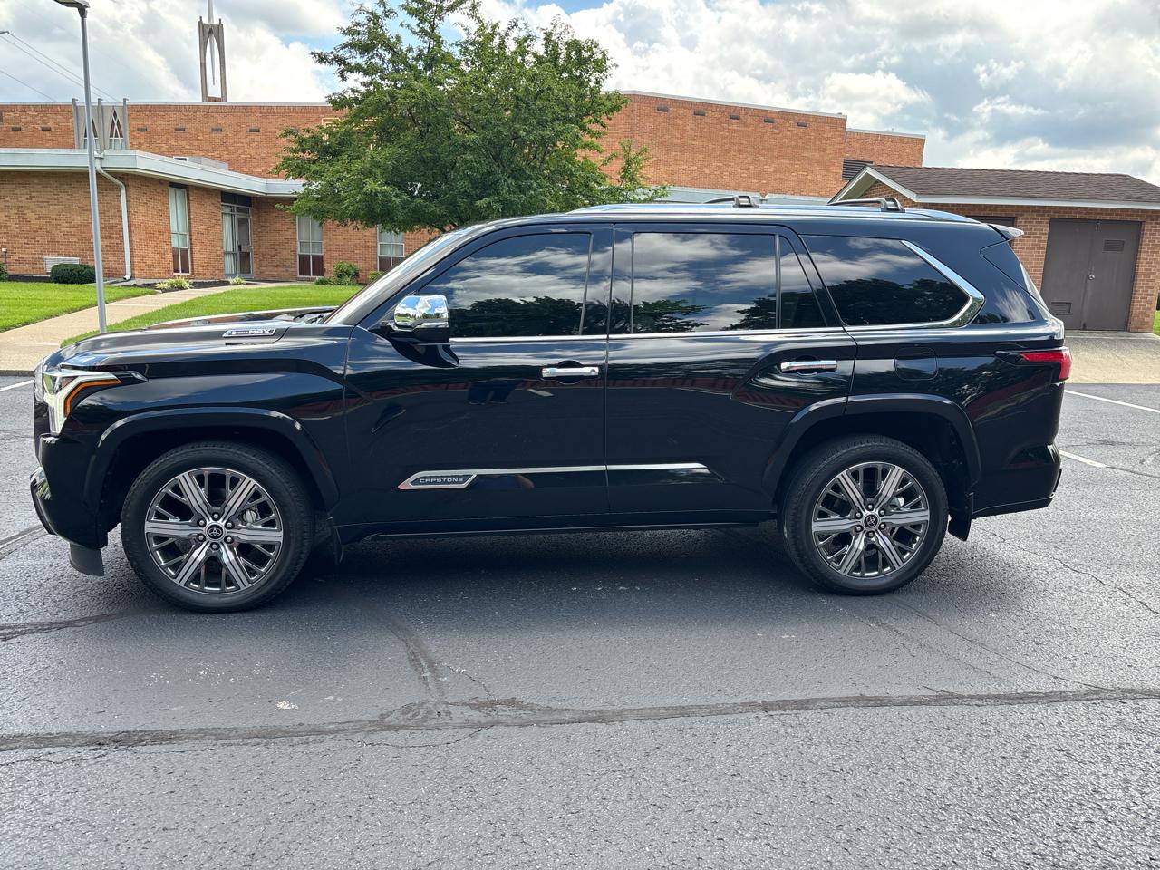 Toyota Sequoia Capstone 4WD (Natl) 2024