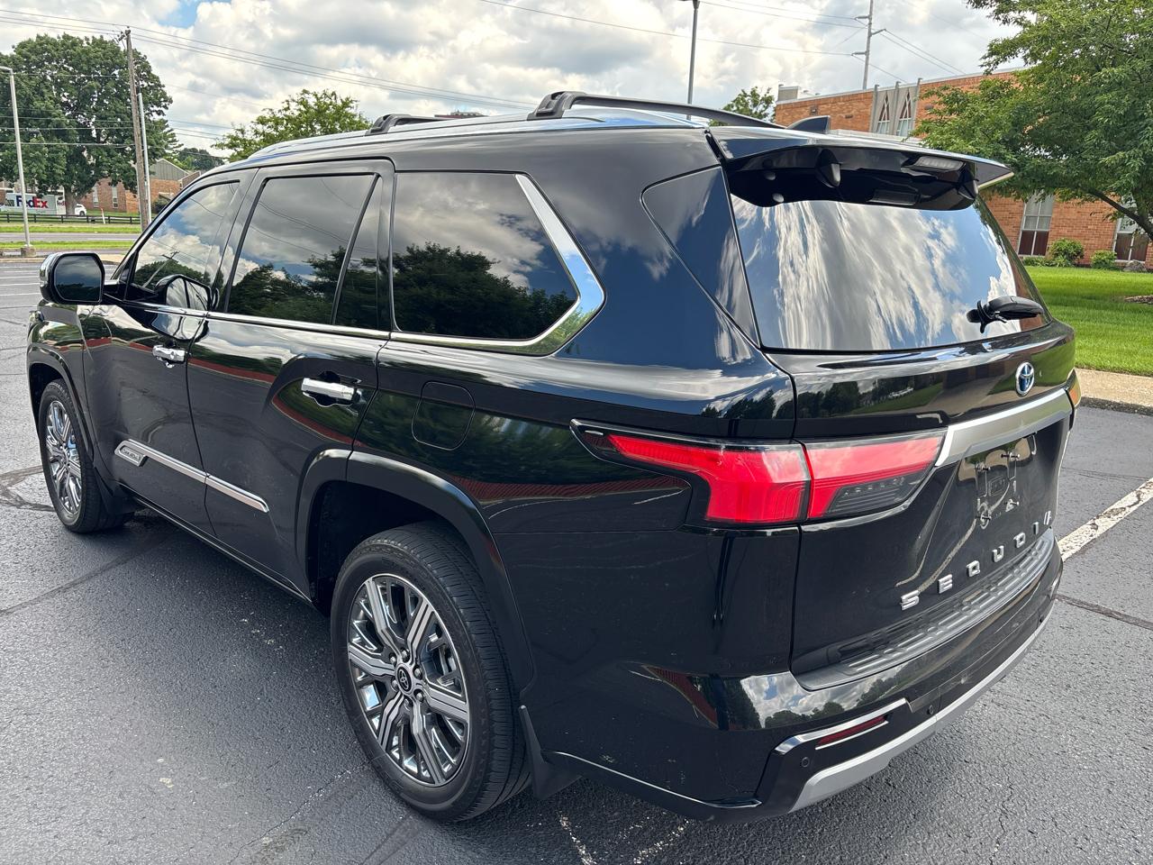 Toyota Sequoia Capstone 4WD (Natl) 2024