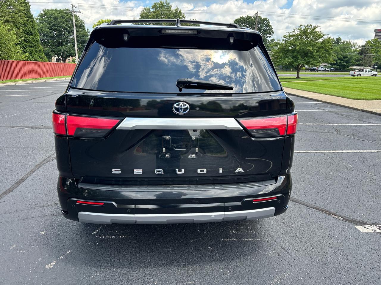 Toyota Sequoia Capstone 4WD (Natl) 2024