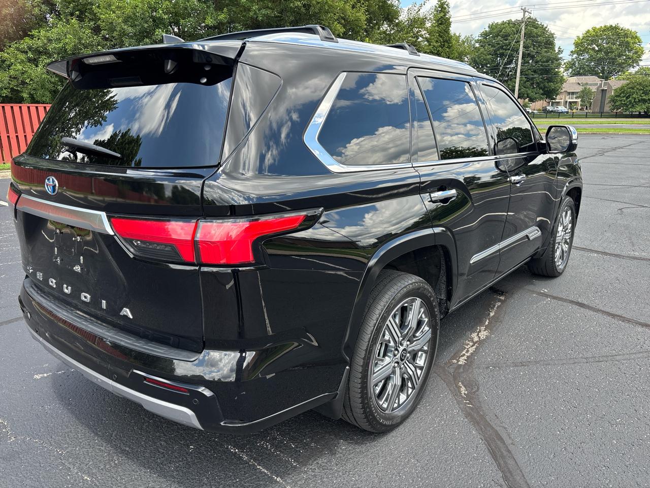 Toyota Sequoia Capstone 4WD (Natl) 2024