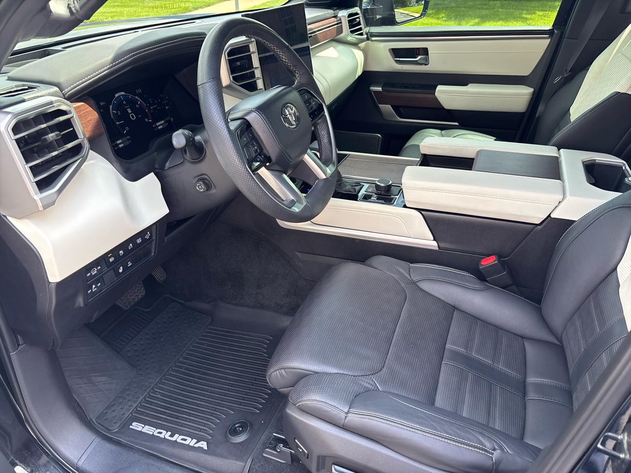 Toyota Sequoia Capstone 4WD (Natl) 2024