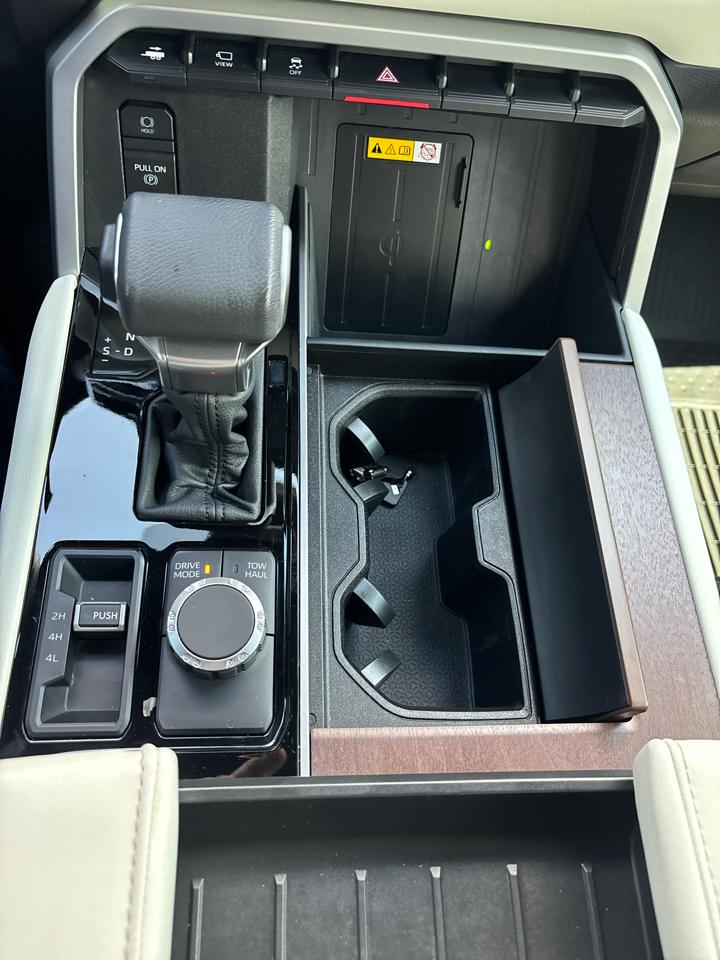 Toyota Sequoia Capstone 4WD (Natl) 2024
