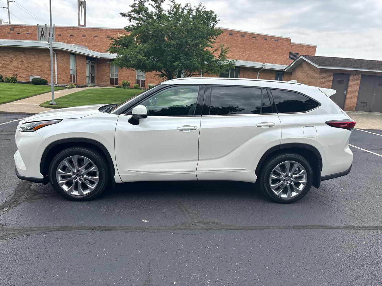 Toyota Highlander Limited AWD (Natl) 2021