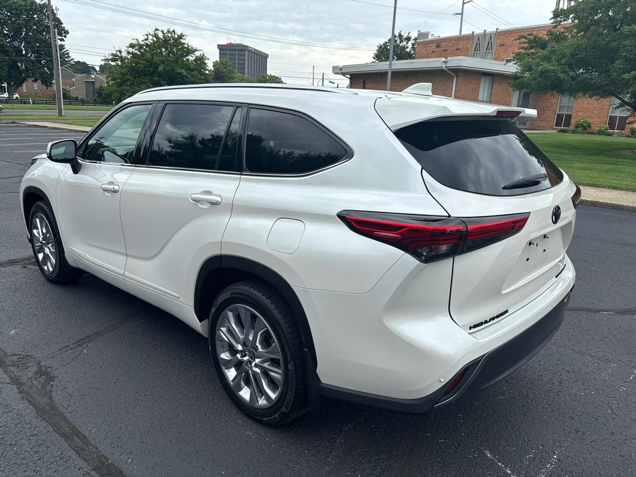 Toyota Highlander Limited AWD (Natl) 2021
