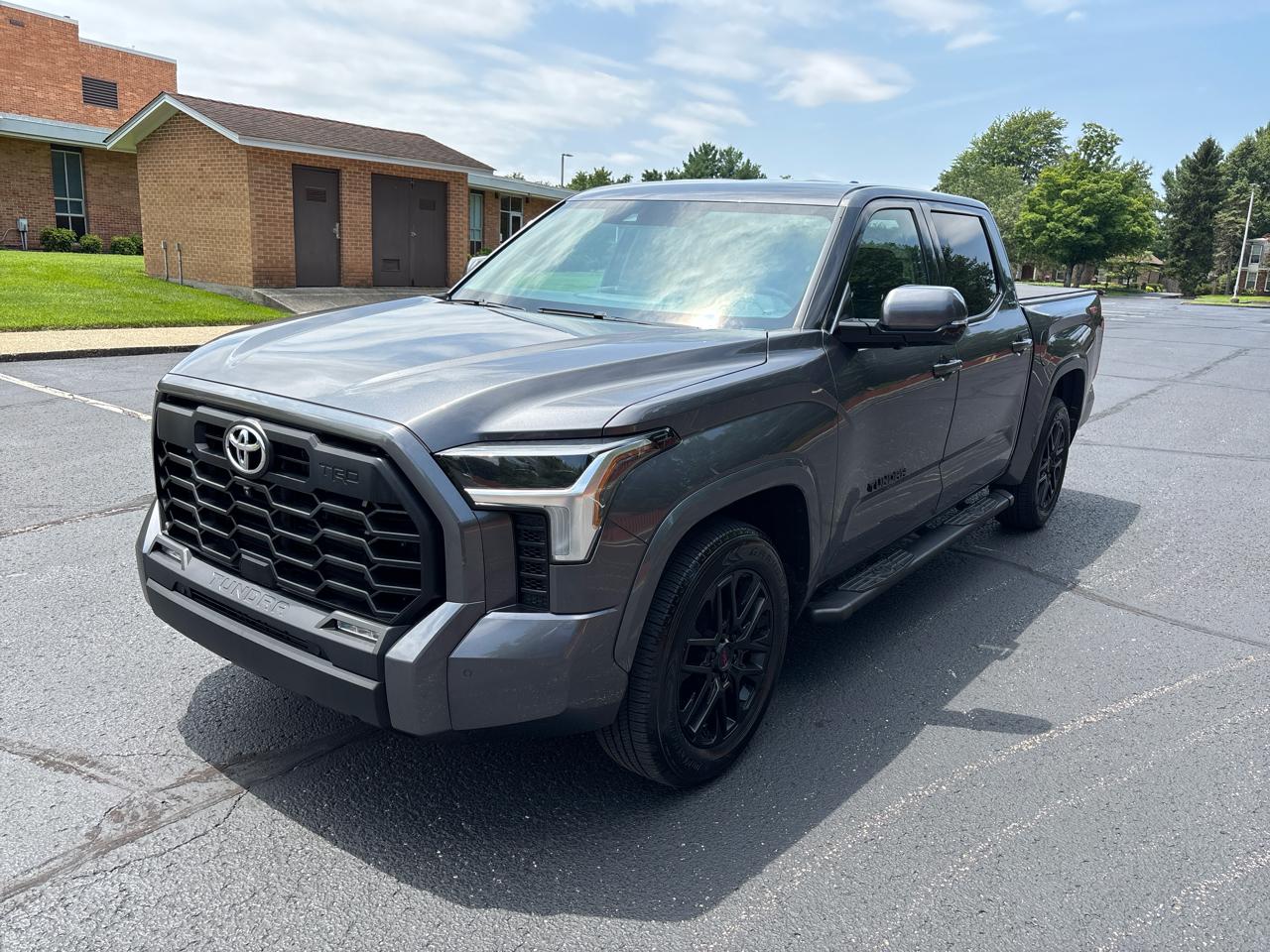 Toyota Tundra 4WD SR5 CrewMax 5.5' Bed (Natl) 2023