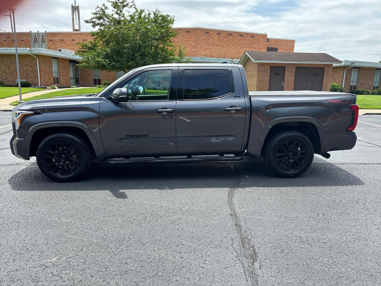 Toyota Tundra 4WD SR5 CrewMax 5.5' Bed (Natl) 2023