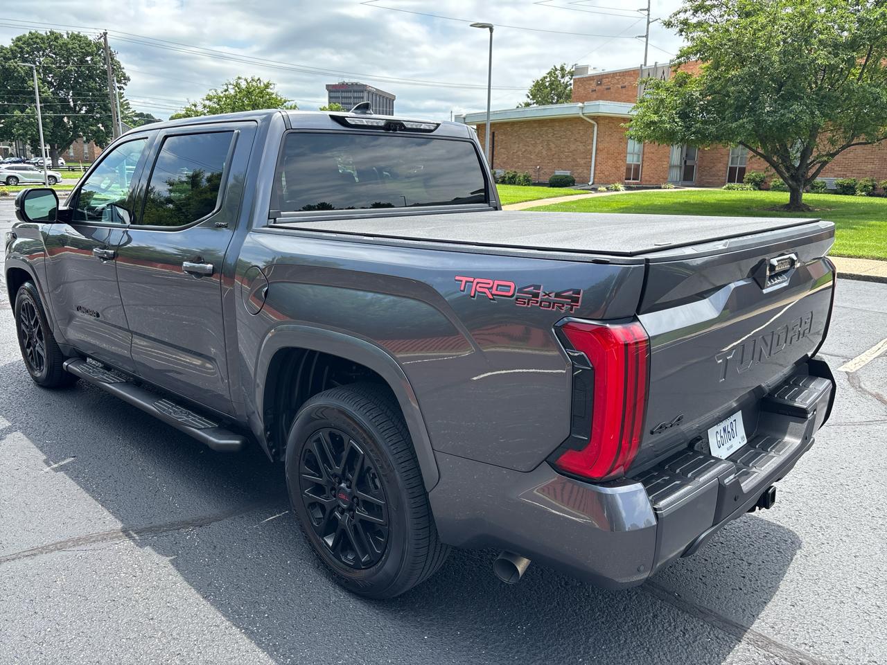 Toyota Tundra 4WD SR5 CrewMax 5.5' Bed (Natl) 2023