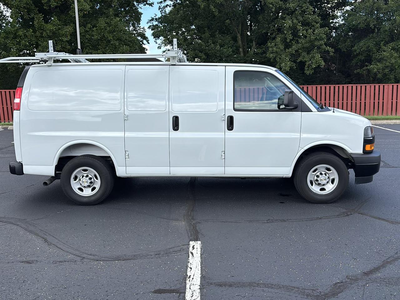Chevrolet Express Cargo Van RWD 2500 135" 2025