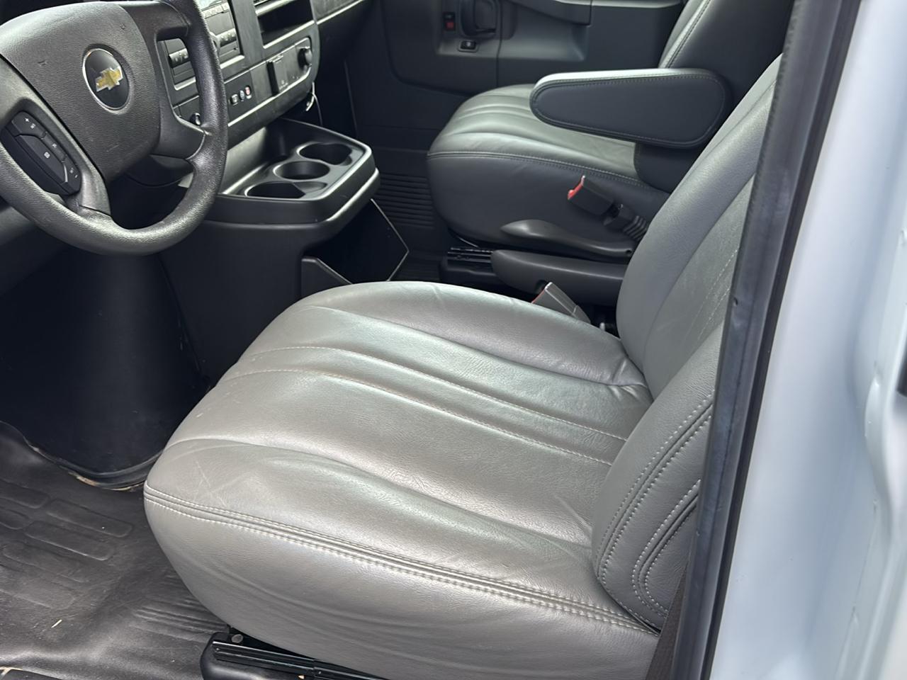 Chevrolet Express Cargo Van RWD 2500 135" 2025