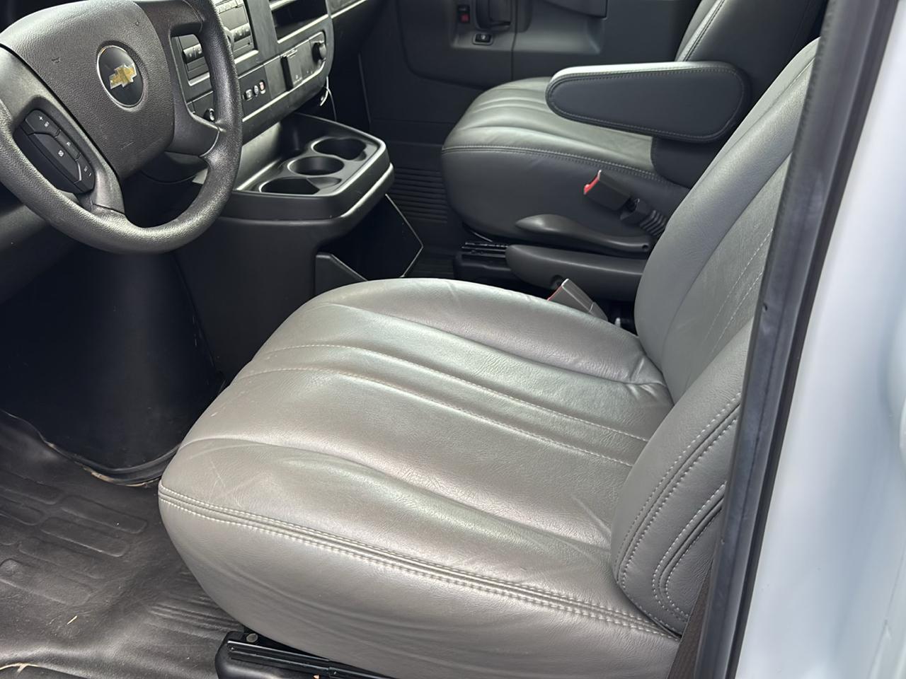Chevrolet Express Cargo Van RWD 2500 135" 2025