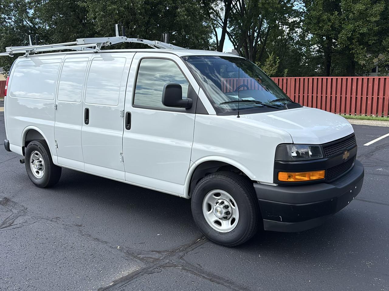 Chevrolet Express Cargo Van RWD 2500 135" 2025