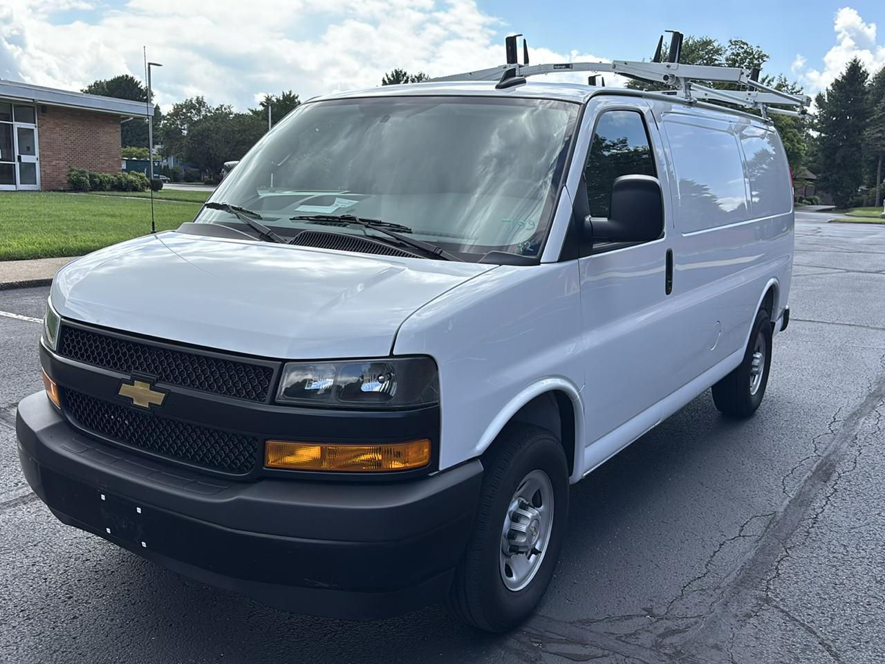 Chevrolet Express Cargo Van RWD 2500 135" 2025