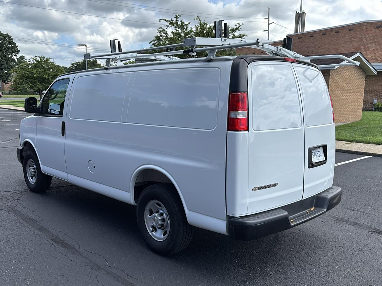 Chevrolet Express Cargo Van RWD 2500 135" 2025