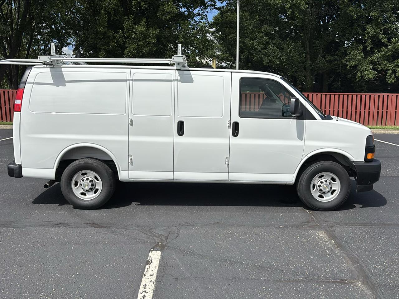 Chevrolet Express Cargo Van RWD 2500 135" 2025