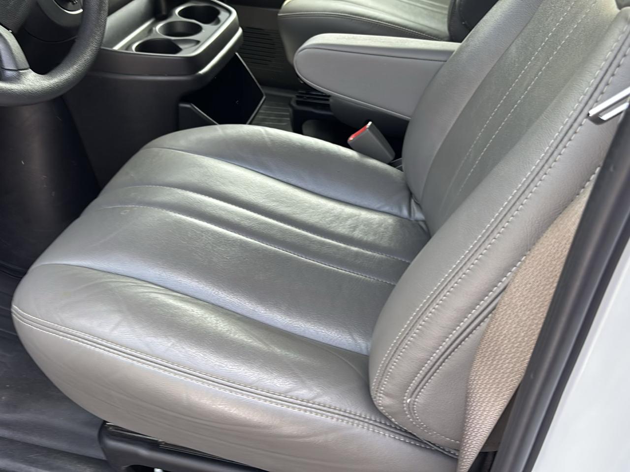 Chevrolet Express Cargo Van RWD 2500 135" 2025
