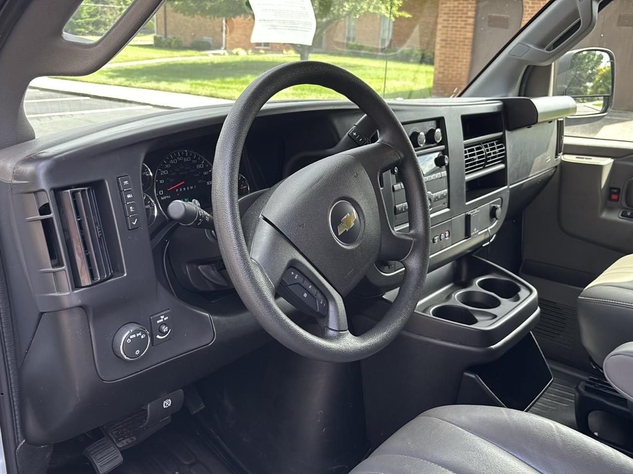 Chevrolet Express Cargo Van RWD 2500 135" 2025