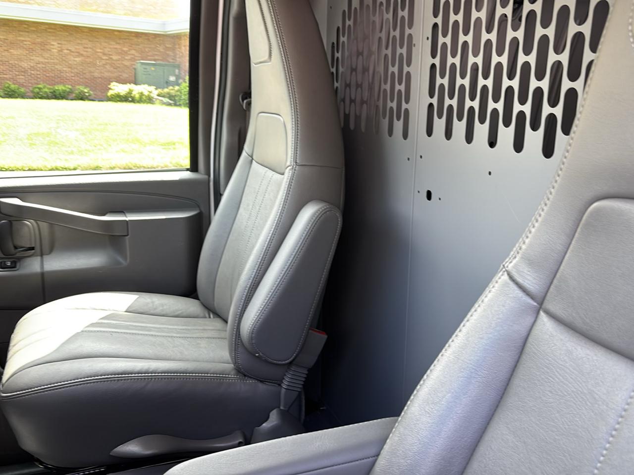 Chevrolet Express Cargo Van RWD 2500 135" 2025