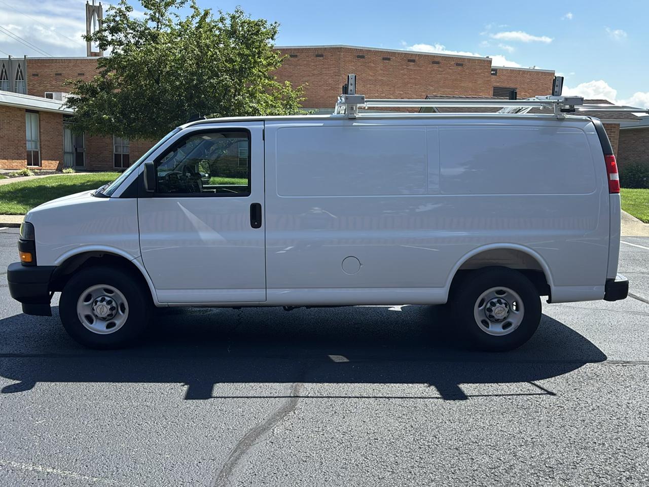 Chevrolet Express Cargo Van RWD 2500 135" 2025