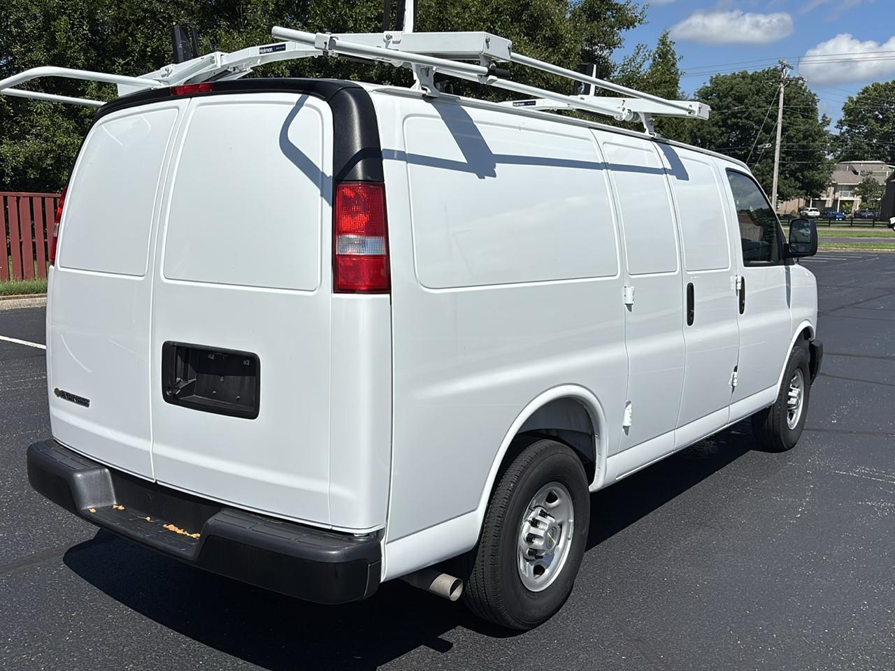 Chevrolet Express Cargo Van RWD 2500 135" 2025