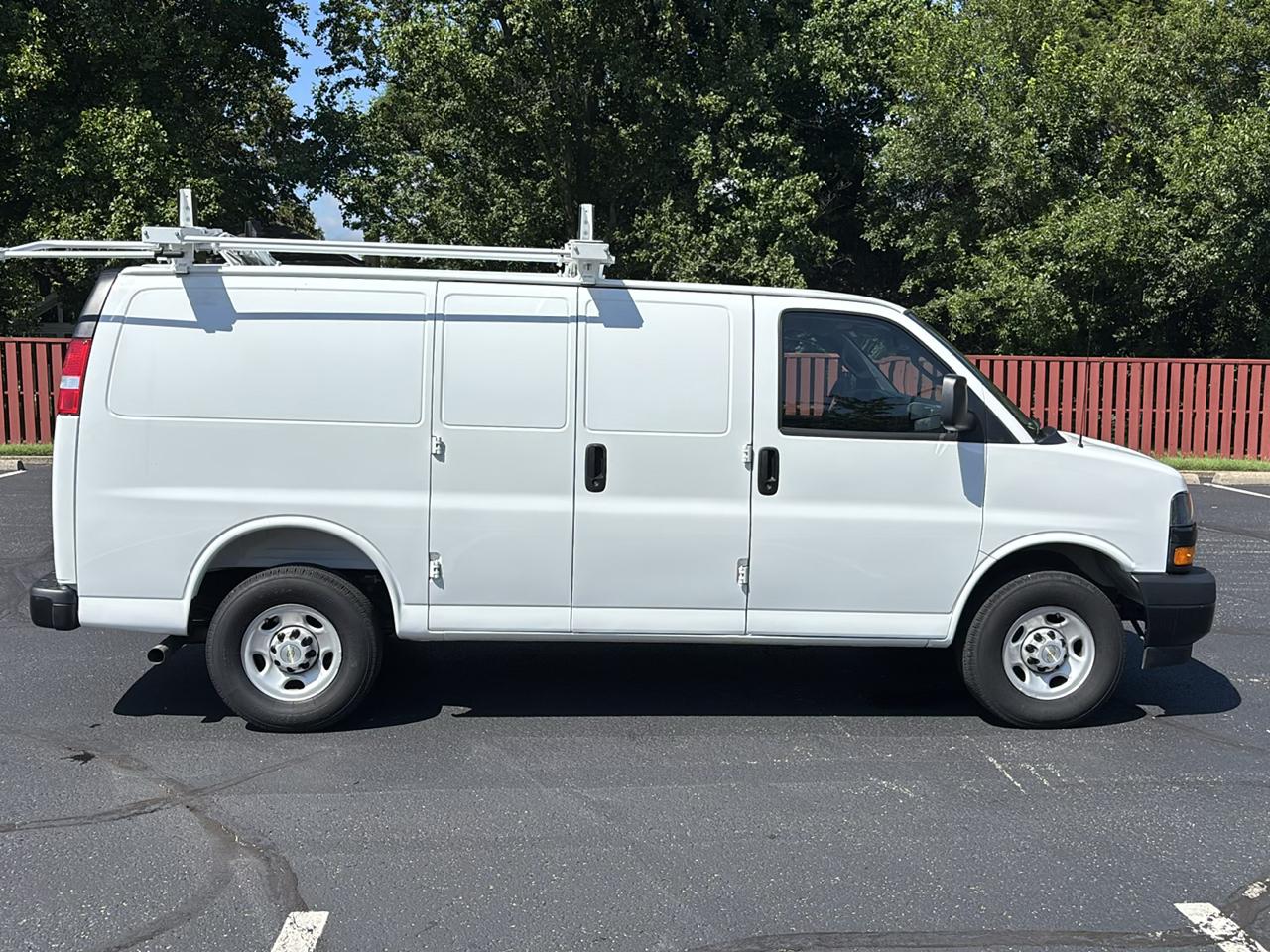Chevrolet Express Cargo Van RWD 2500 135" 2025