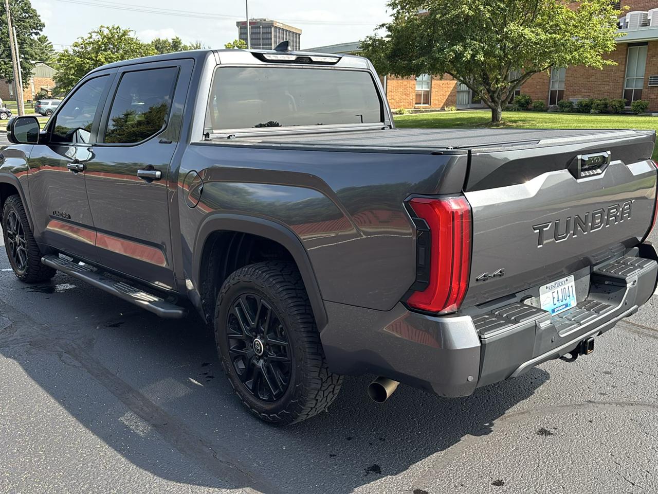 Toyota Tundra 4WD Platinum CrewMax 5.5' Bed (Natl) 2024