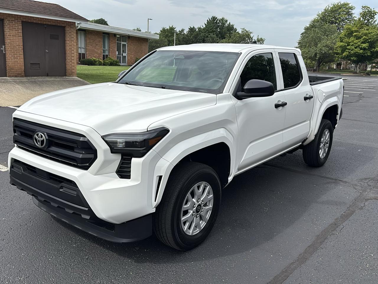 Toyota Tacoma 4WD SR Double Cab 5' Bed AT (Natl) 2024