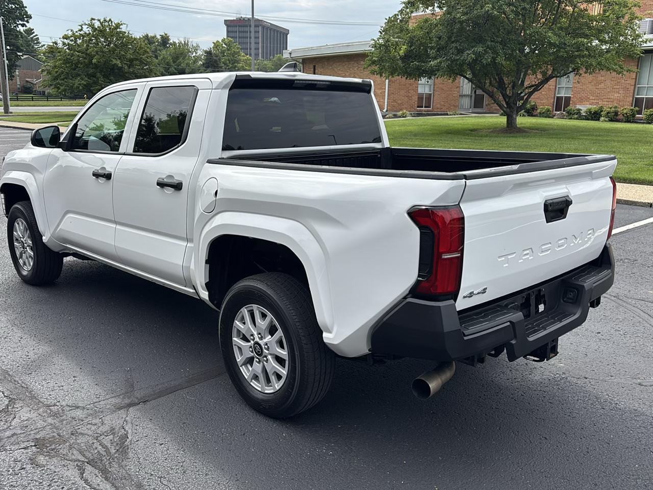Toyota Tacoma 4WD SR Double Cab 5' Bed AT (Natl) 2024