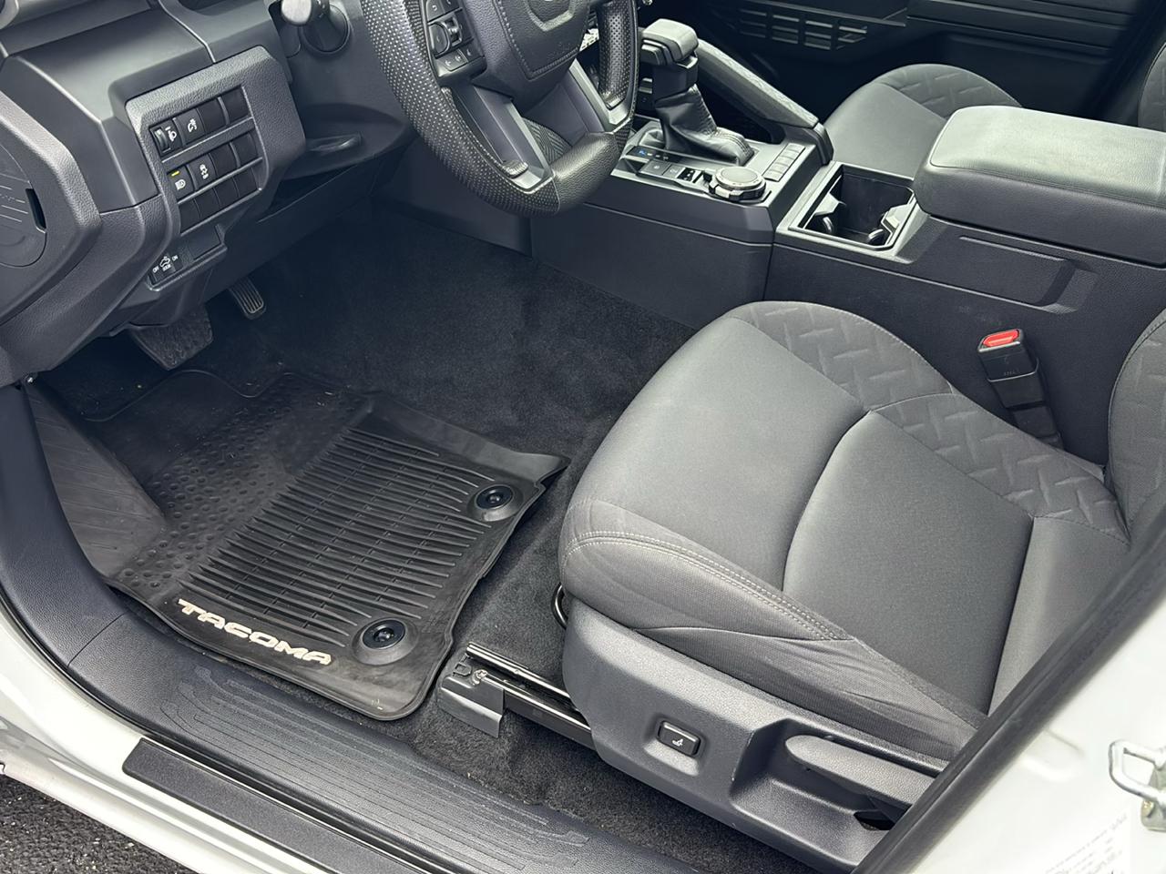 Toyota Tacoma 4WD SR Double Cab 5' Bed AT (Natl) 2024