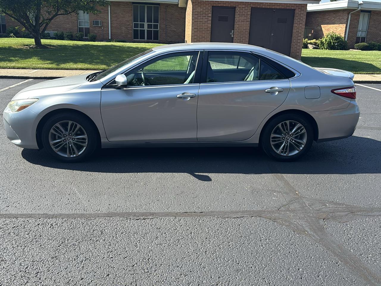 Toyota Camry 4dr Sdn I4 Auto SE w/Special Edition Pkg (Natl) 2016