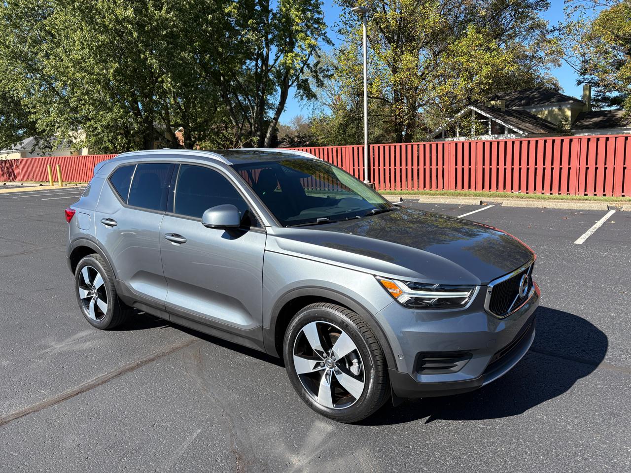 2019 Volvo XC40 T5 AWD Momentum