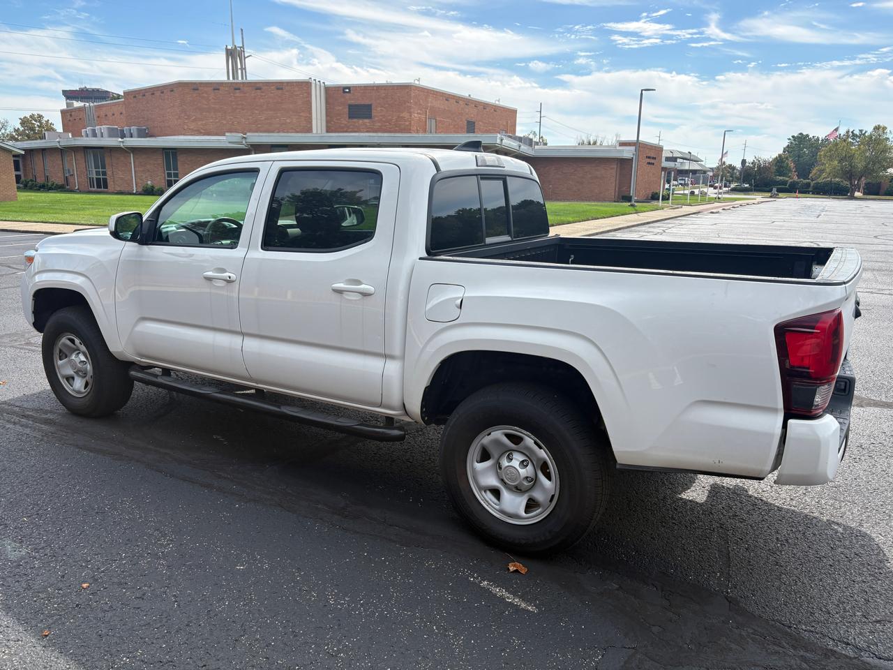 Toyota Tacoma 4WD SR Double Cab 5' Bed V6 AT (Natl) 2023