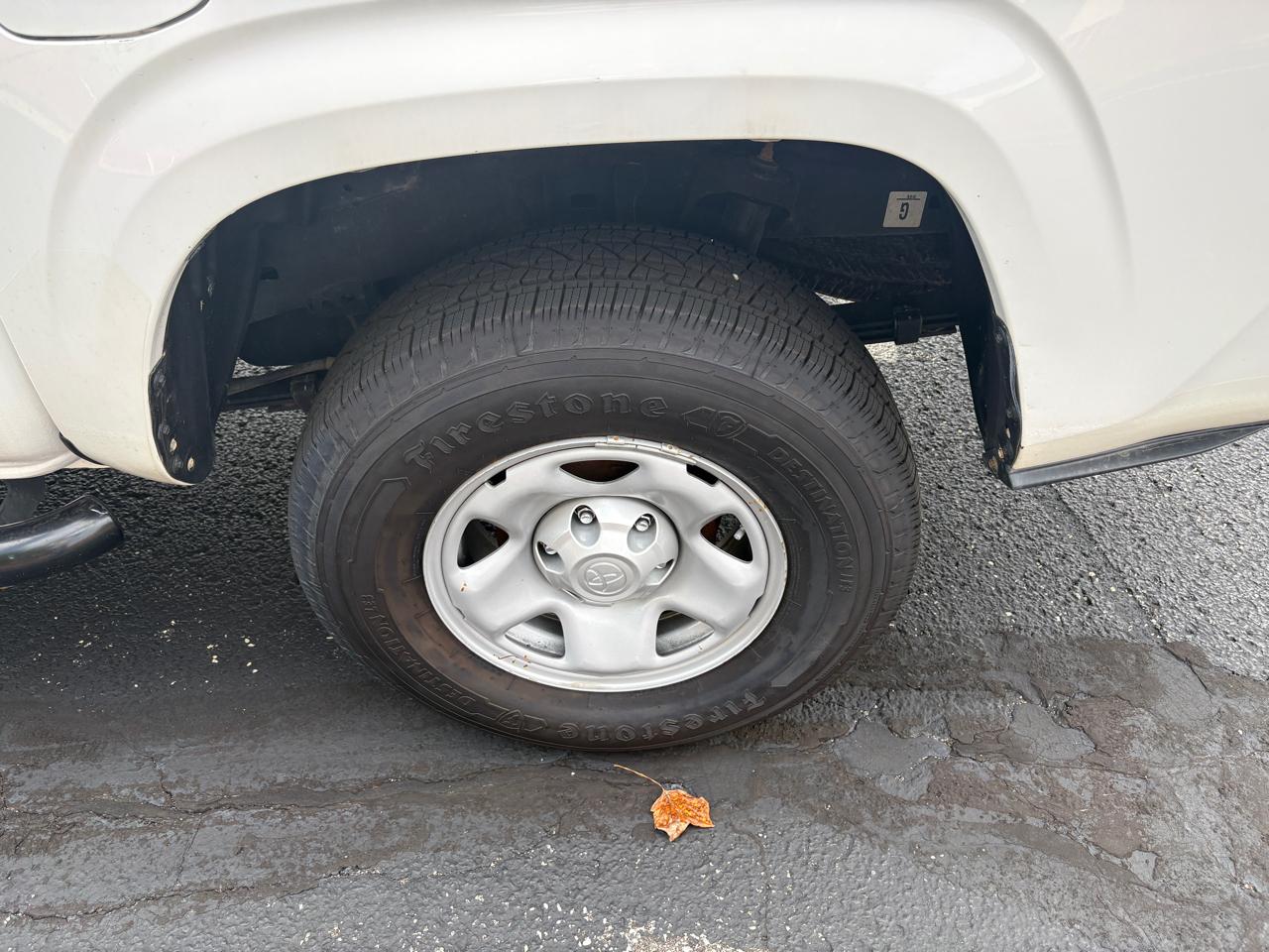 Toyota Tacoma 4WD SR Double Cab 5' Bed V6 AT (Natl) 2023