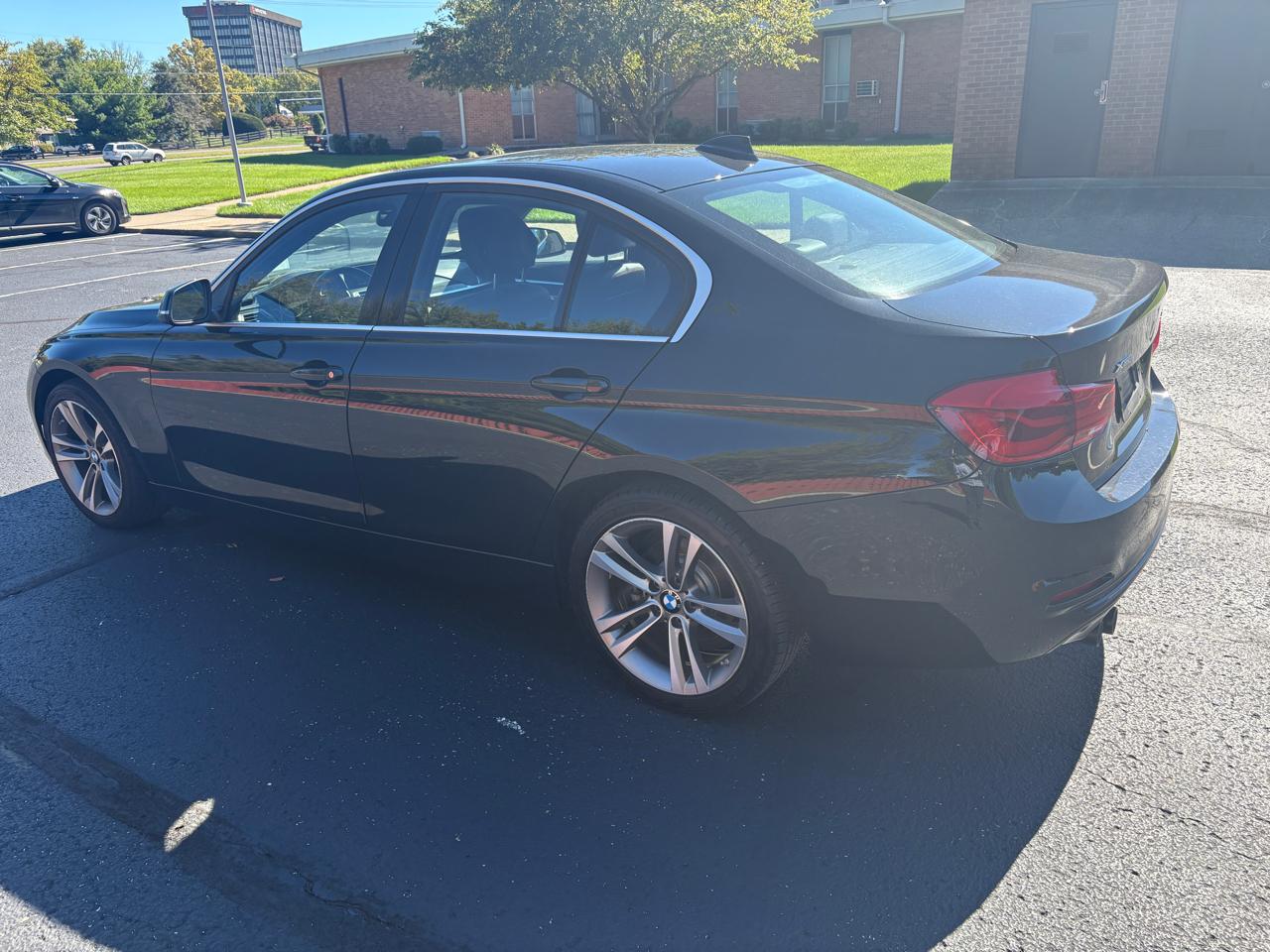 BMW 3 Series 330i xDrive Sedan 2018