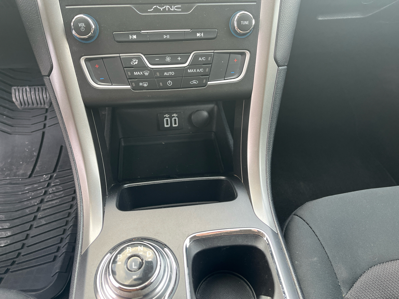 Ford Fusion SE FWD 2020