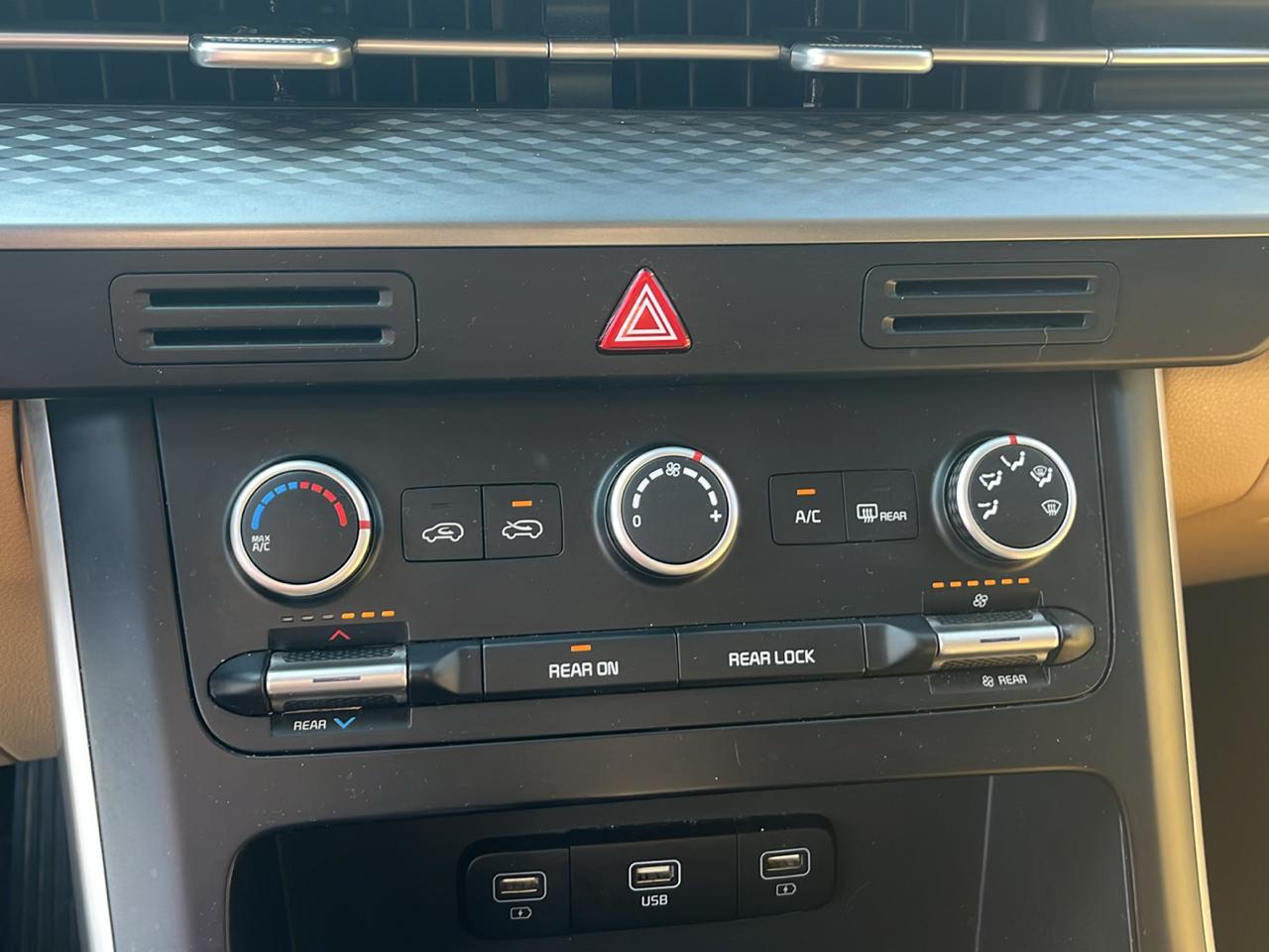 Kia Carnival LX FWD w/Seat Pkg 2023