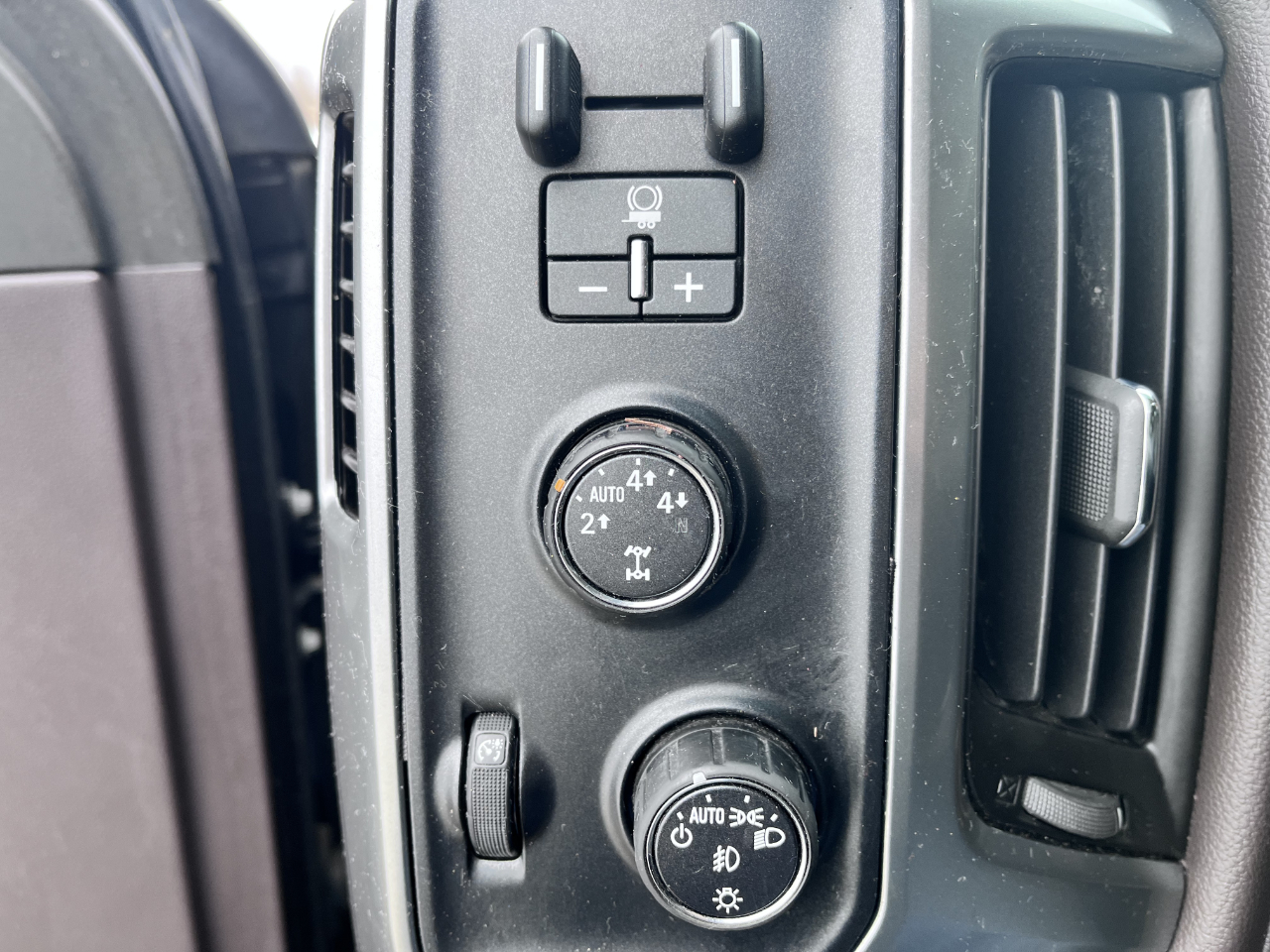 Chevrolet Silverado 1500 LTZ Double Cab Short Box 4WD 2016