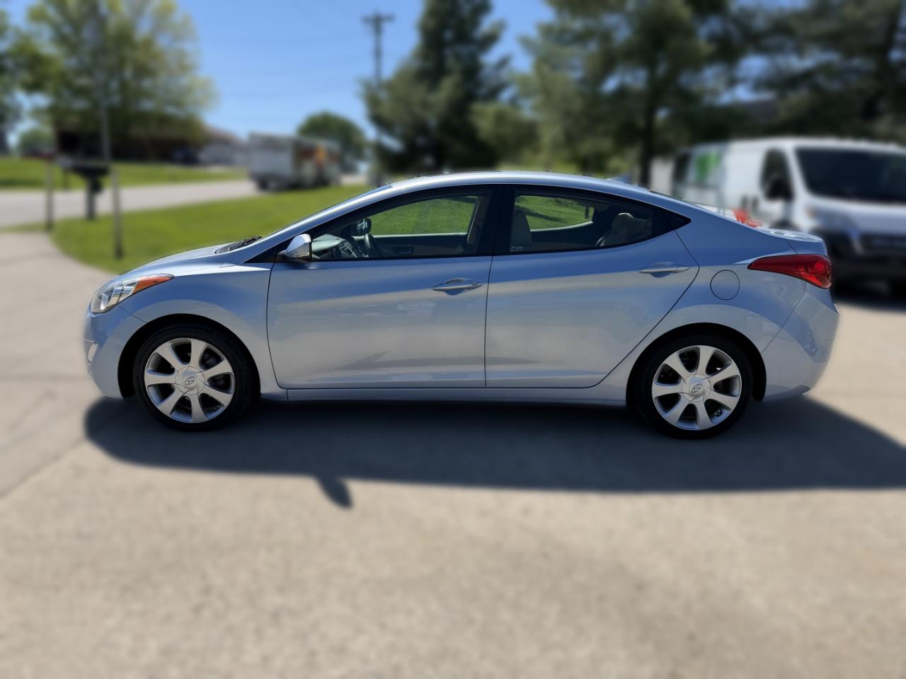 Hyundai Elantra Limited 2012