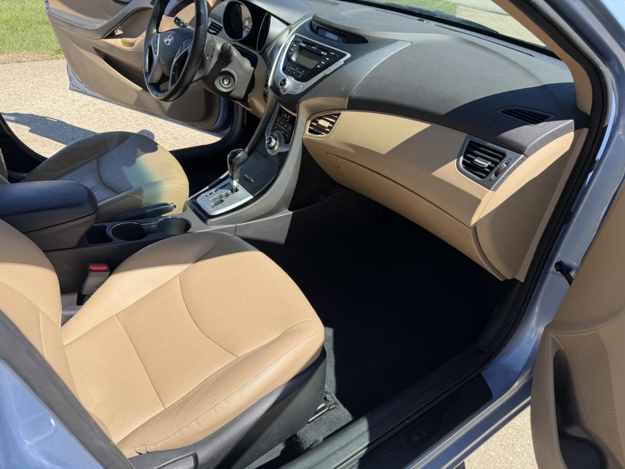 Hyundai Elantra Limited 2012