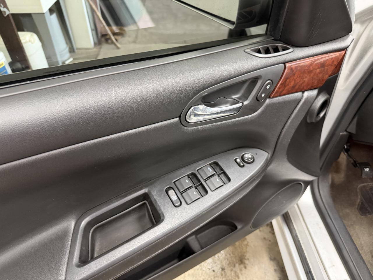 2009 Chevrolet Impala LS - Photo 11
