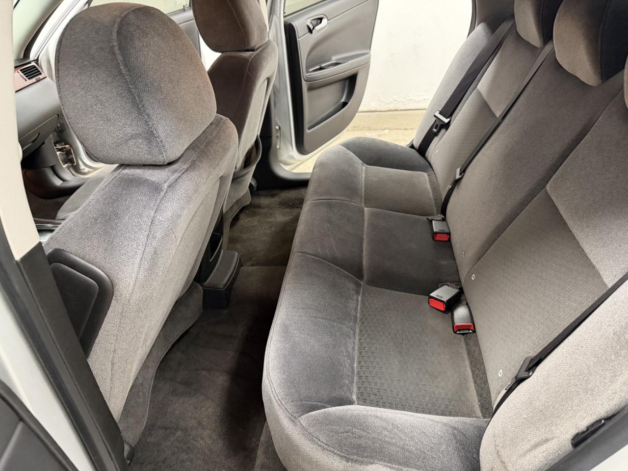 2009 Chevrolet Impala LS - Photo 12