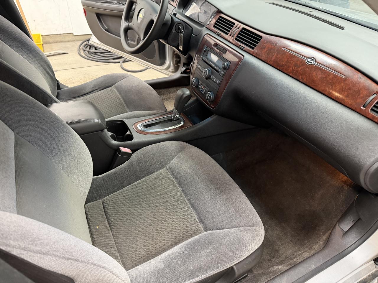 2009 Chevrolet Impala LS - Photo 14