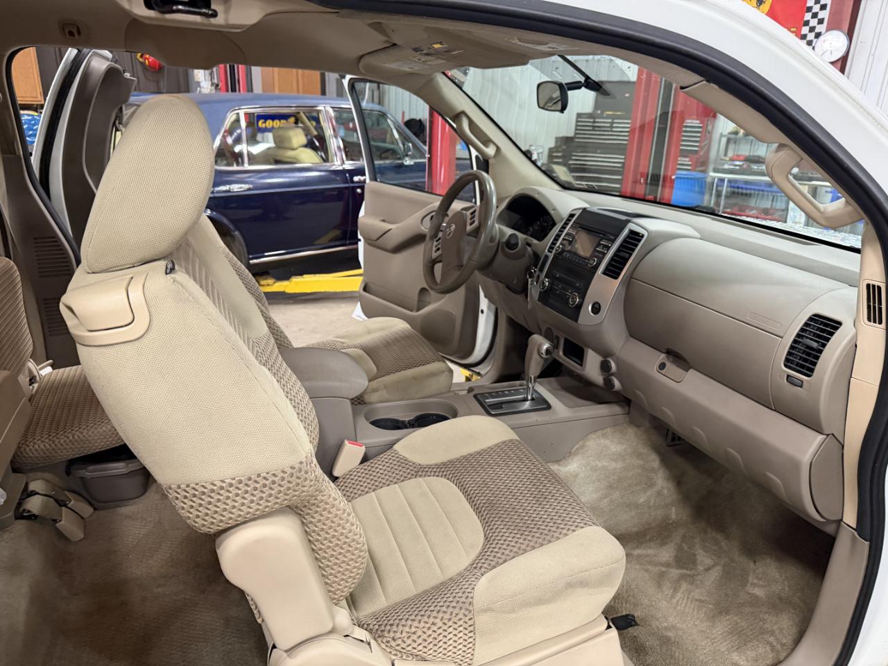 2013 Nissan Frontier SV - Photo 13