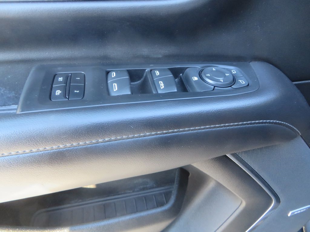 Chevrolet Suburban  2021