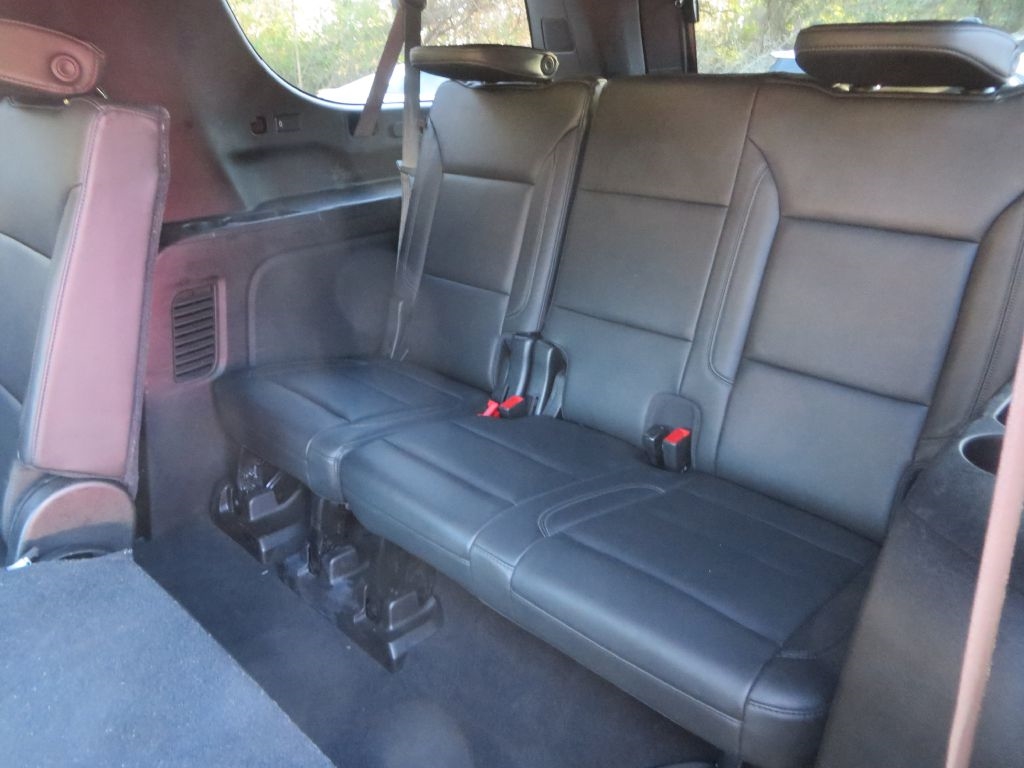 Chevrolet Suburban  2021