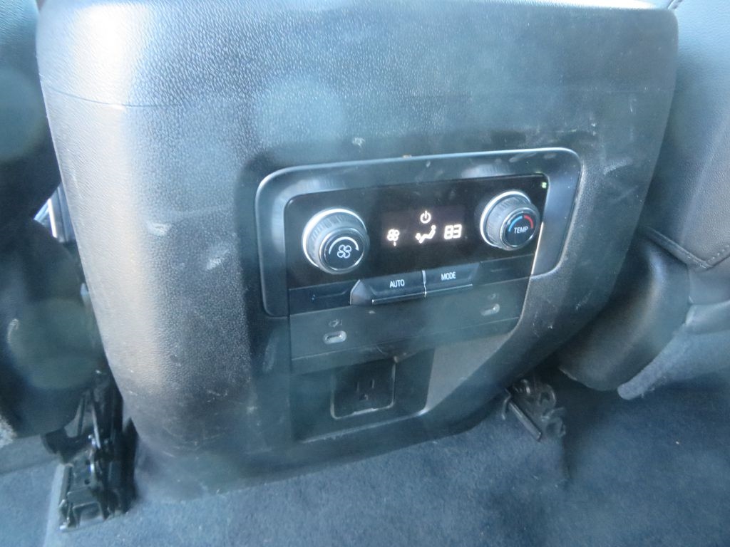 Chevrolet Suburban  2021