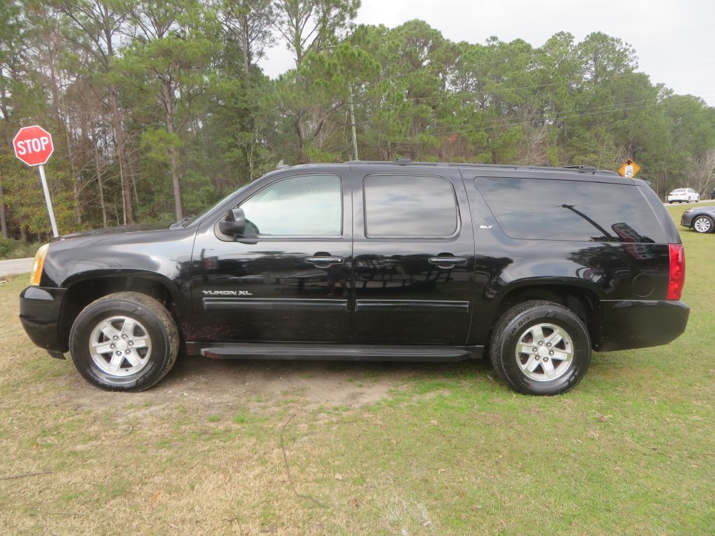 2011 GMC Yukon XL SLT's photo